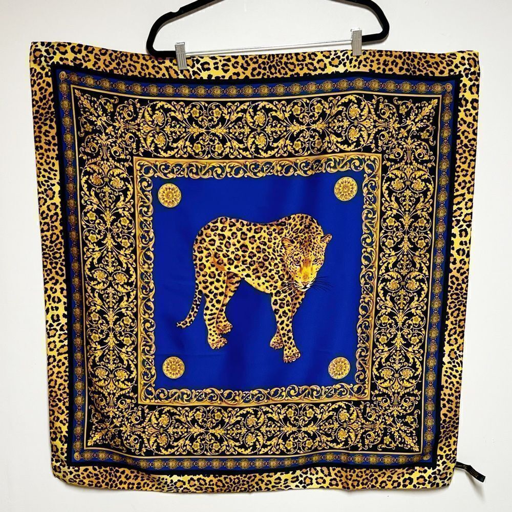 NEW GIORGIO MORESCO ITALIAN BEAUTIFUL LEOPARD PRINT SCARF
